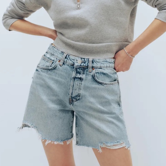 Reformation Raye Mid Rise 6” Relaxed Jean Shorts in Tenaya Wash - Picture 1 of 6